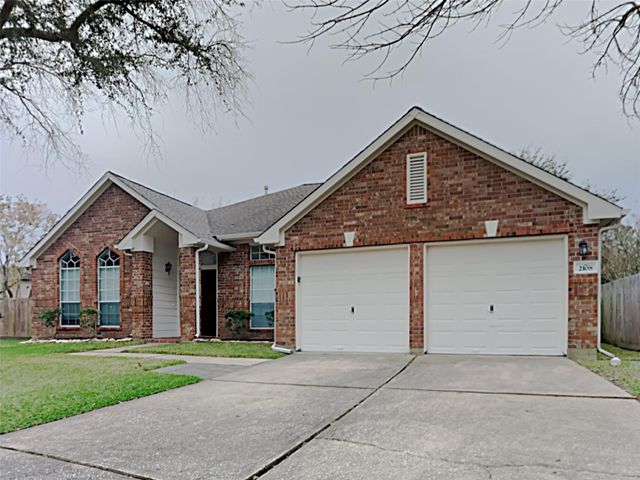2108 Stillwater Bay Ct — Brittany Lakes Sec 2