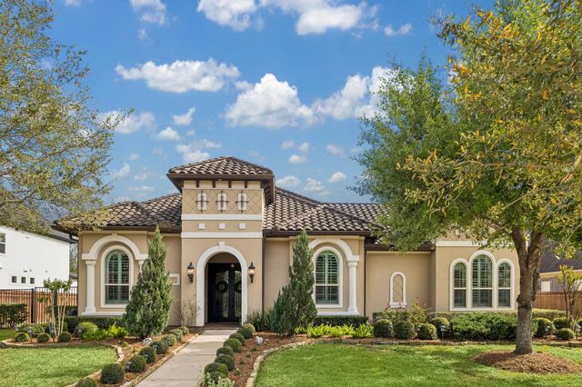 2322 Red Fox Dr — Sienna