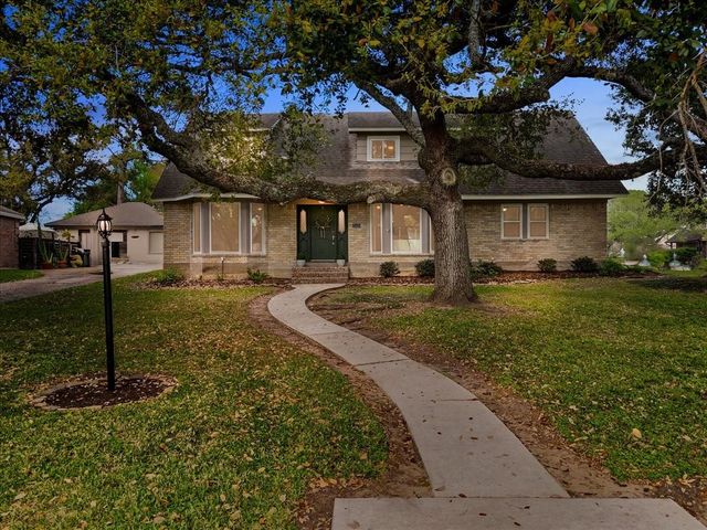 15431 Wandering Trail — WEDGEWOOD VILLAGE