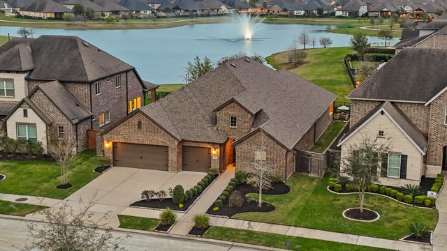 2010 Big Creek Way — SIENNA
