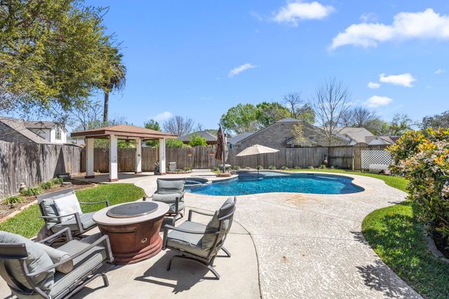 2419 Pebbledowne Cir — Barrington Place Sec 2