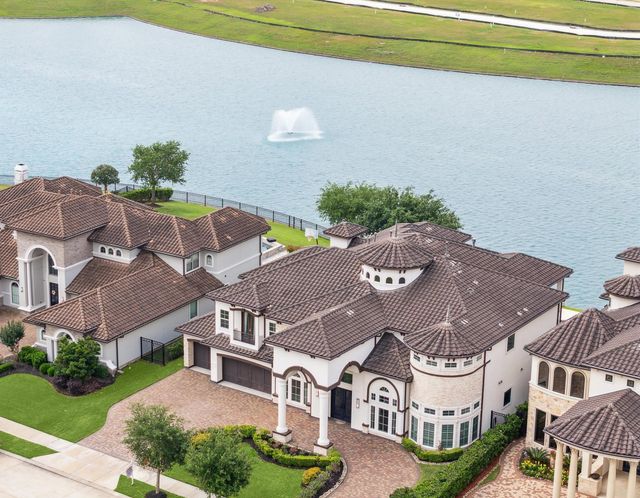 38 Enclave Manor Dr — RIVERSTONE