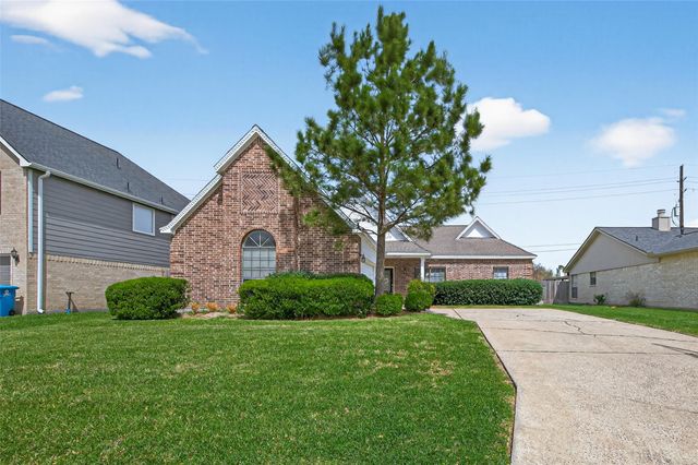 19242 Relay Rd — Walden On Lake Houston Ph