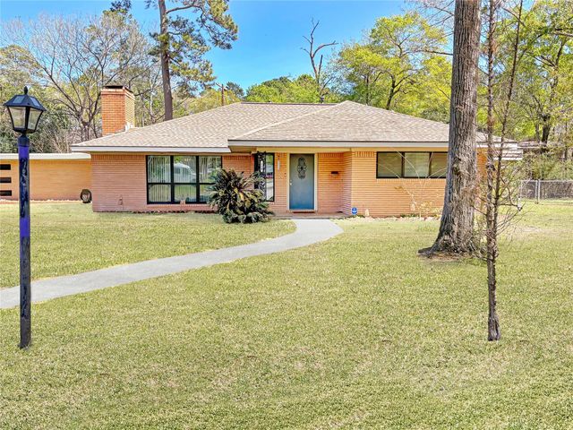 110 S Woodsway St E — Tanglewood 01