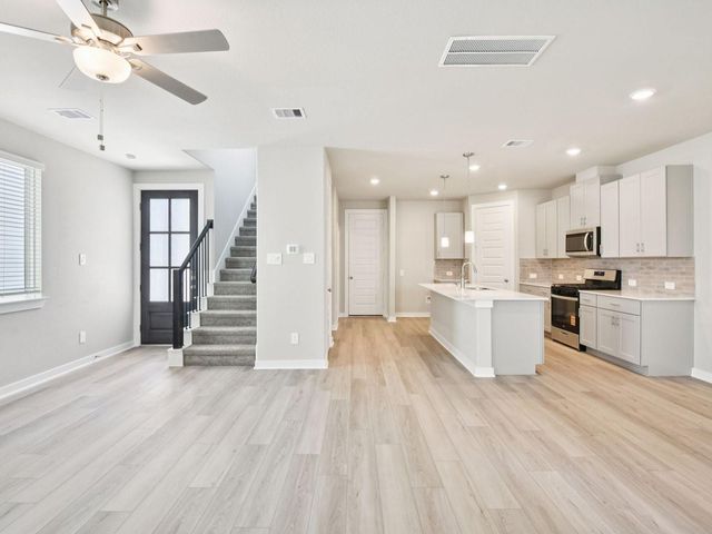 1103 Cedar Place Ln — Parkway Commons