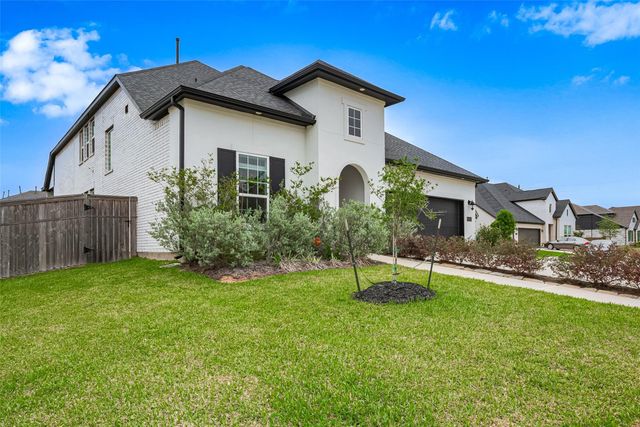 9603 Crescent Mill Dr — Sienna
