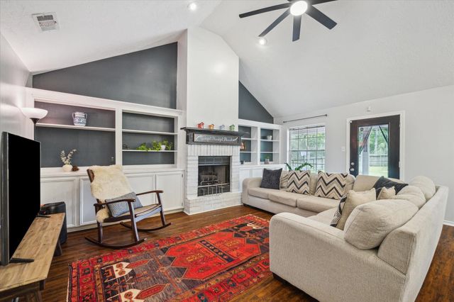 2420 Canter Ln — Carriage Hills