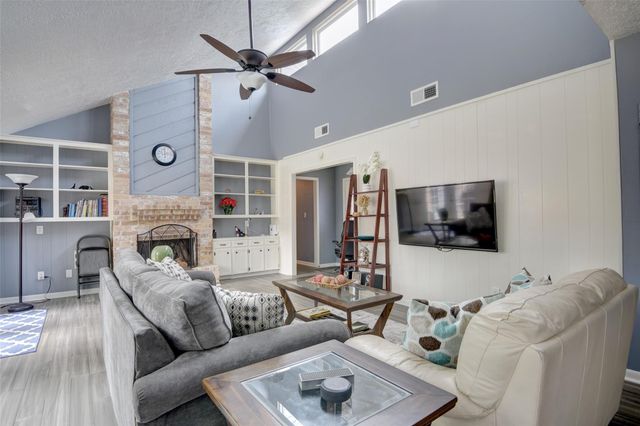 25810 Fairbrook Ln — Lexington Woods North Sec 01