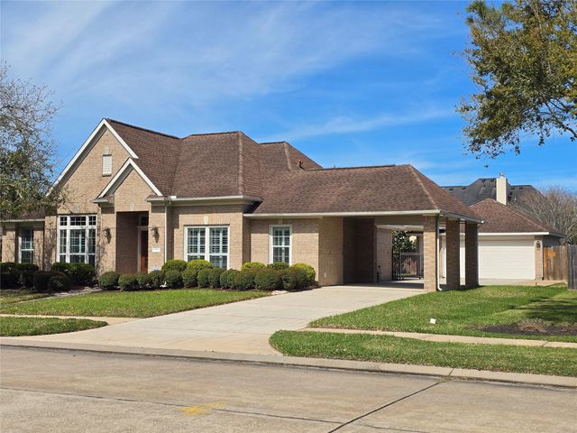 1813 Sandy Lake Dr — Friendswood Lakes Sec 1 2002