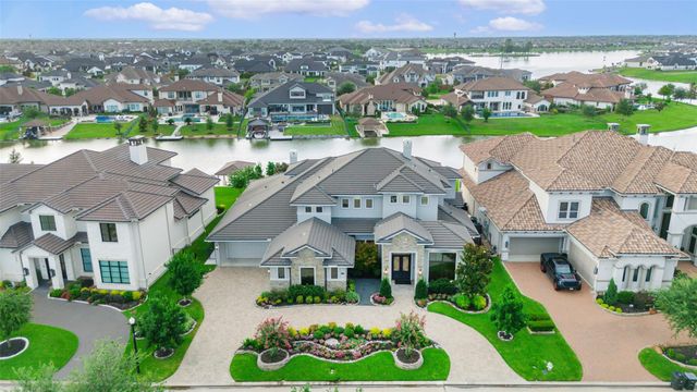 10311 Lookout Lake Ct — Towne Lake