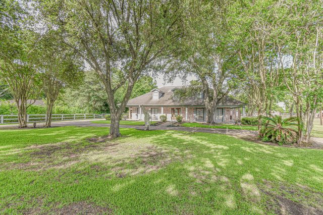4503 Allen Genoa Rd — Highland Acres