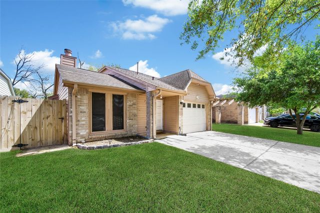 7110 Haven Creek Dr — Lancaster