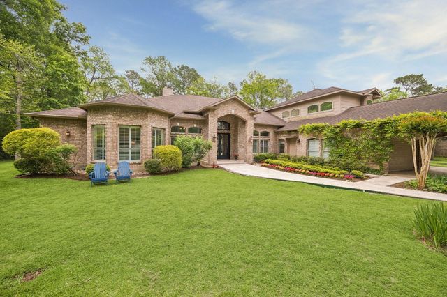 9519 Clubhouse Circle — Lake Windcrest