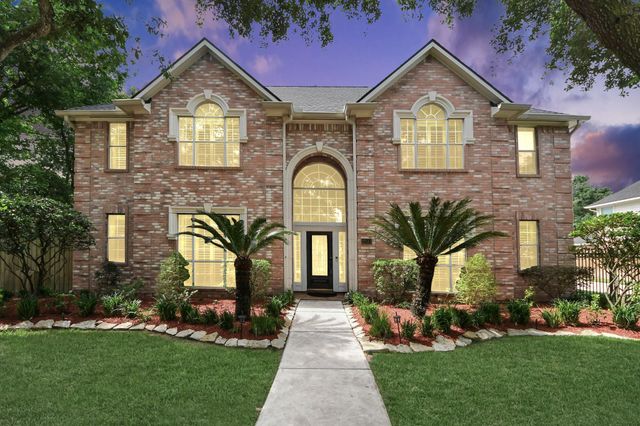 22511 Crescent Cove CT — GRAND LAKES