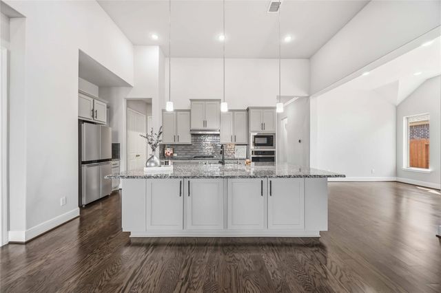 11823 Creekside Shore Cir — Towne Lake Sec 56