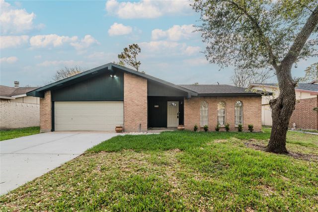 2210 Stillmeadow Dr — Quail Valley East