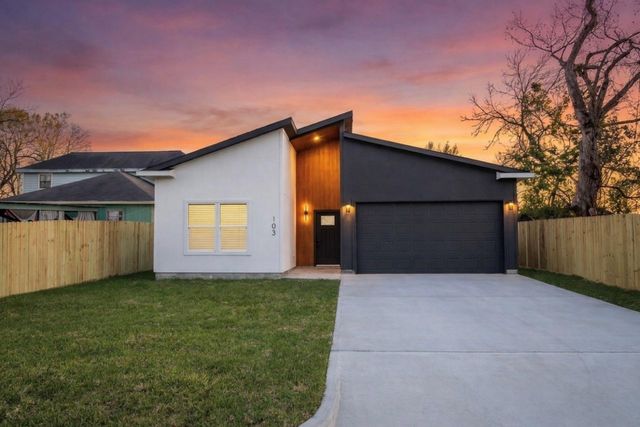 103 E Lobit Ave — Goose Creek