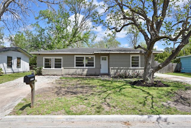 105 W Saunders St — Patton 1