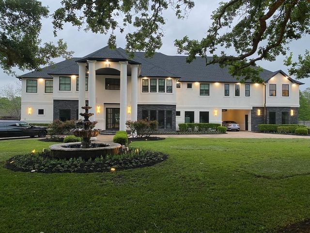 4002 Silver Ridge Blvd — Silver Ridge