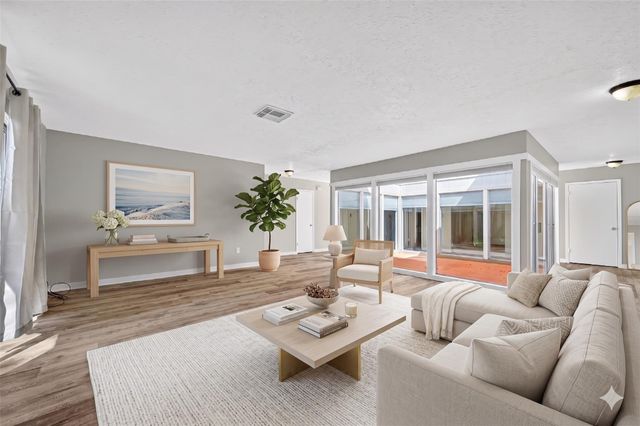 10402 Gulfstream Ln — Townewest
