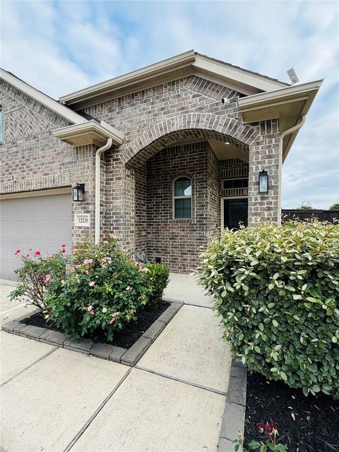 12226 Castano Creek Dr — Groves Sec 24