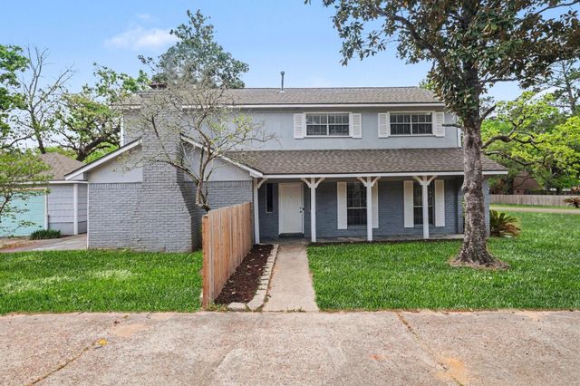 107 Carriage Ln — Riverbrook-Forest Hls A