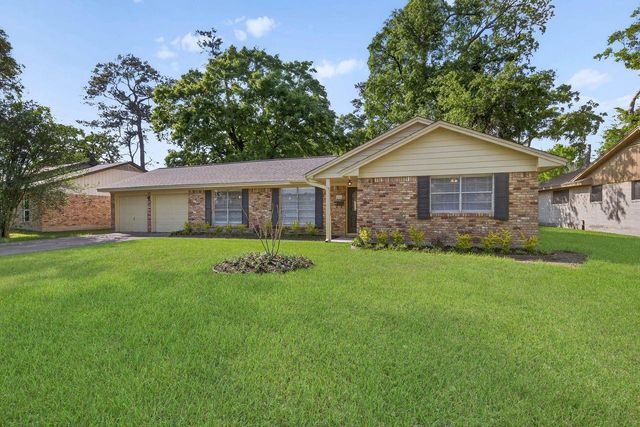202 Oak Hollow St — Oak Hollow 01