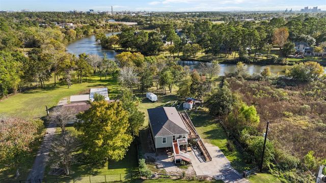 9810 Oak Leaf Dr — Cedar Bend Sub