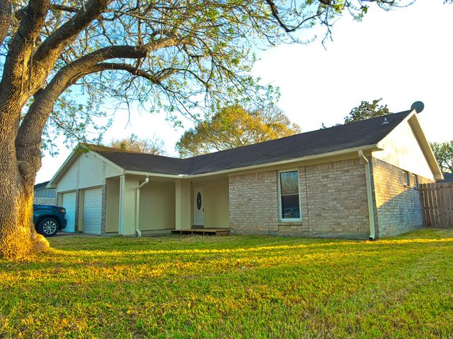 1618 Live Oak Hollow St — Dixie Hollow Pearland