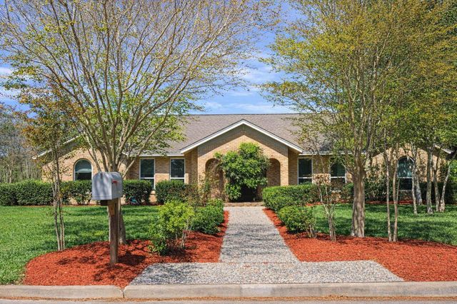 1912 Aggie Ln — Clear Creek Village