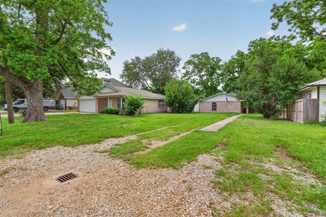 418 Texas St — Tomball