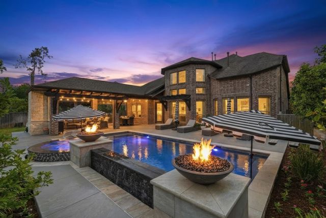 123 N Winter Sunrise Cir — Woodlands Creekside Park West