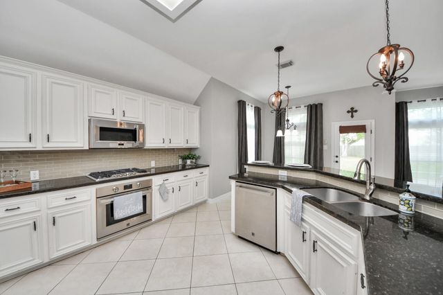 2802 Creek Bend Dr — Autumn Creek Sec 02