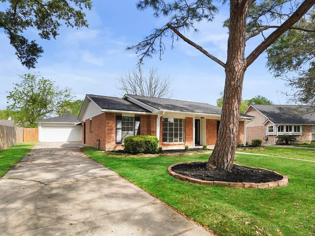 13906 Vinehill Dr — Covington Woods