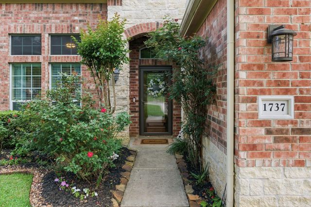 1737 Round Oak Ln — Park At White Oak