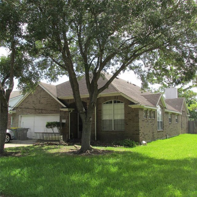 3255 Lakeway Ln — Villages Of Edgewater Estates