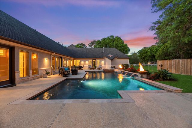 2911 S Saddlebrook Ln — I & Gn Ry