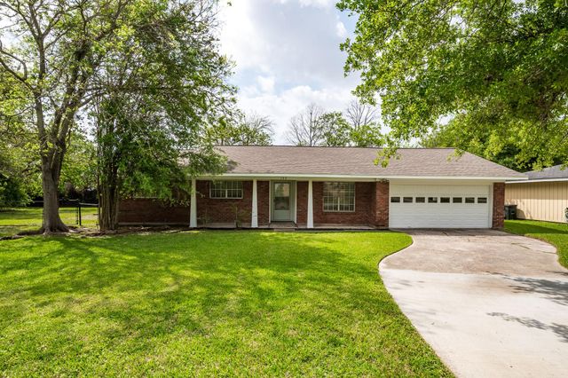 122 Honeysuckle Dr — Lakewood Sec J
