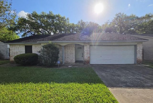 1326 Ashwood Dr — Covington Woods Sec 5