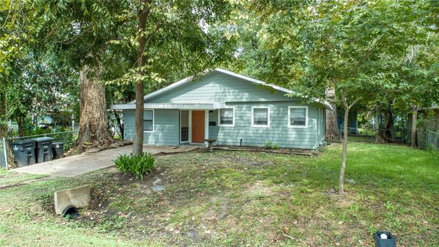421 E Park St — Sleepy Hollow Alvin