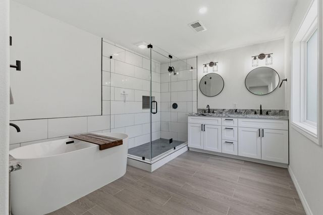 1705 Shady Oaks Dr — Pine Shadows