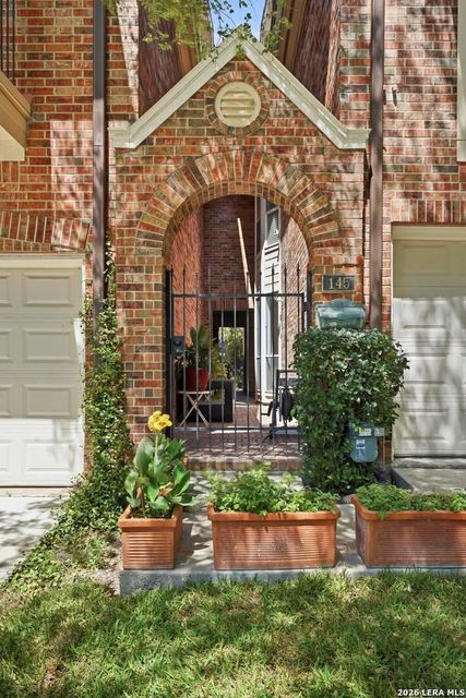 145 Elizabeth — elizabeth place townhome subd