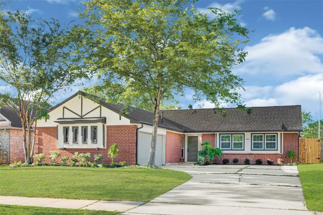 1826 Crestview Ct — Quail Valley Glenn Lakes Sec 3