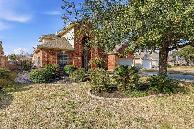 2202 Melanie Park DrIve — Hannover Forest
