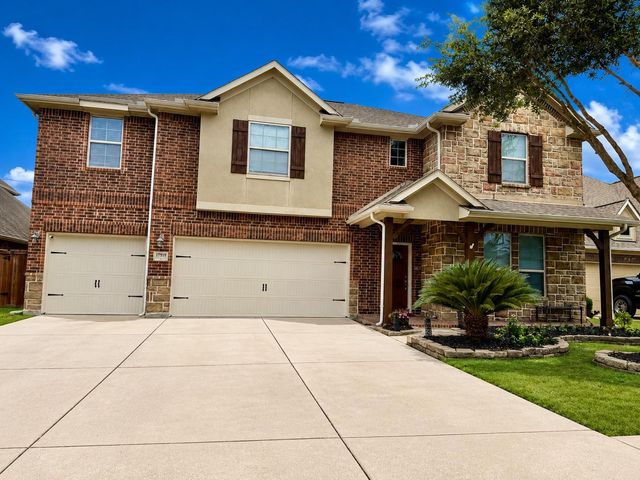 17919 Creek Bluff Ln — Towne Lake