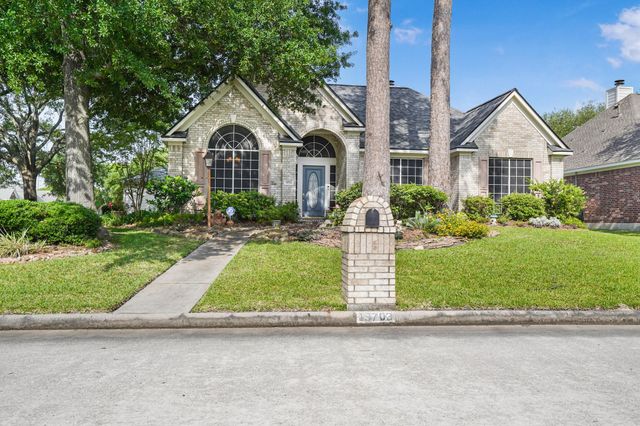 19703 Clear Glen Dr — Pinehurst of Atascocita