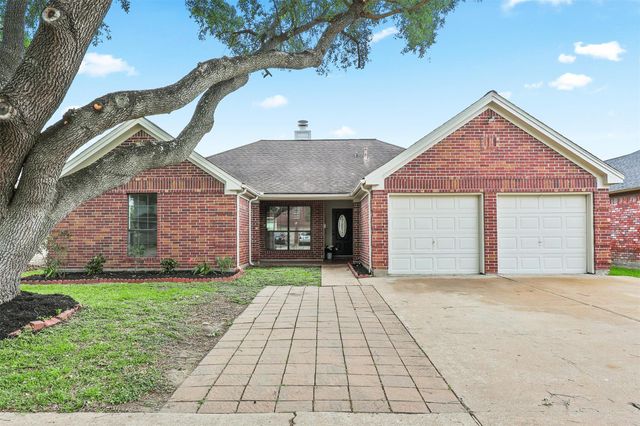 811 Deepwater Ave — Tanglebriar Village