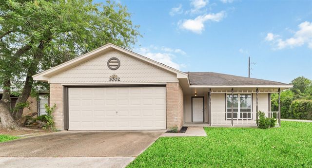 1002 Afton Ct — Crestview