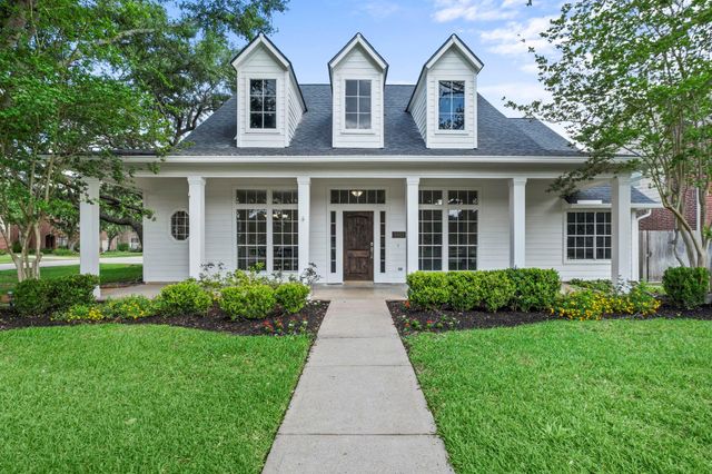 9803 N Bank Way — Sienna