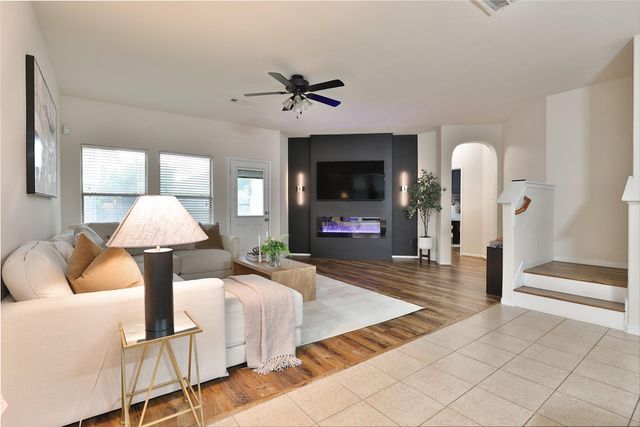 802 Harbor Lakes Ln — Estates/Grand Harbor Sec 01